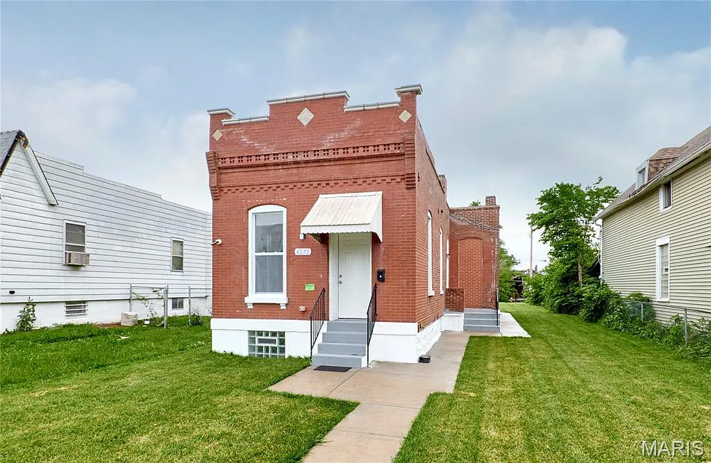 4275 Ashland Ave photo 1