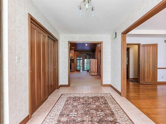 4th image of 6025 Sovereign Dr