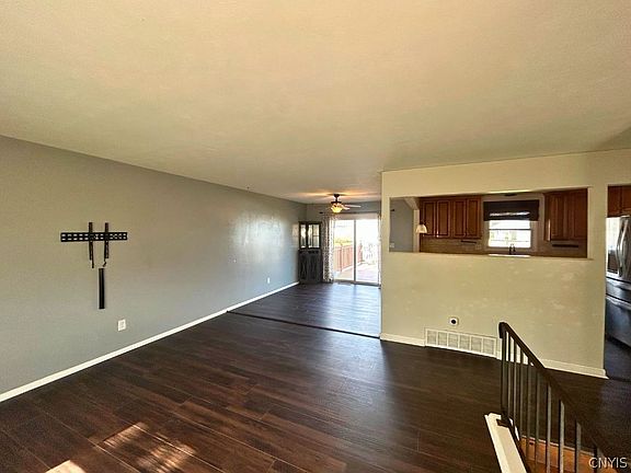 3rd image of 202 Juneway Dr