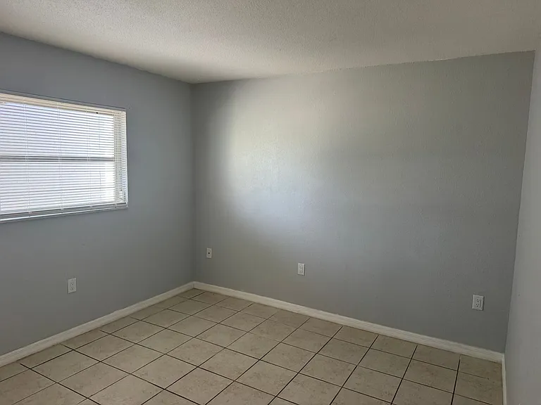 384 Flamingo Dr — Photo 9
