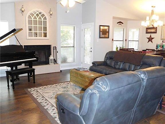 4th image of 1518 Cedar Oaks Ln