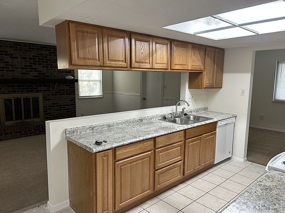 4th image of 8821 Meadowcreek Dr