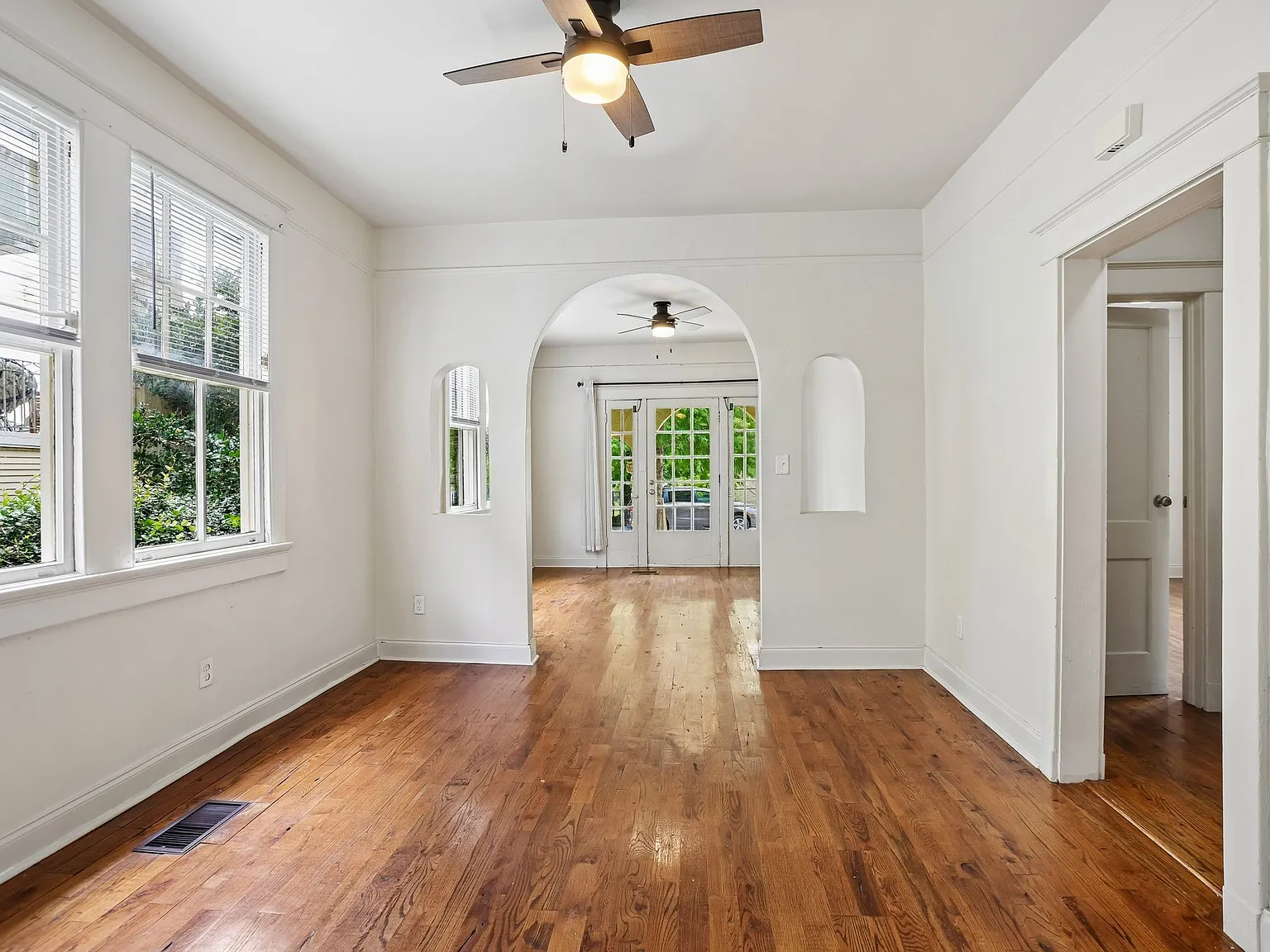 2802 Calhoun St — Photo 4