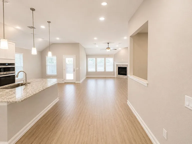 2816 Redbud Ln — Photo 6