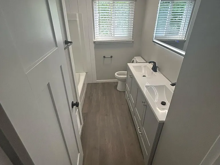 2930 Marshall St — Photo 17