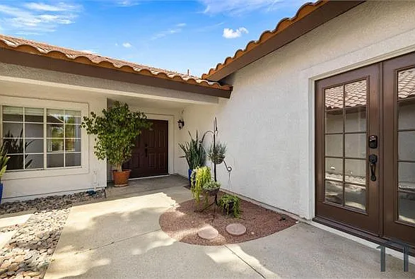 5 bed, 2728 sqft, $4,300 — Photo 1
