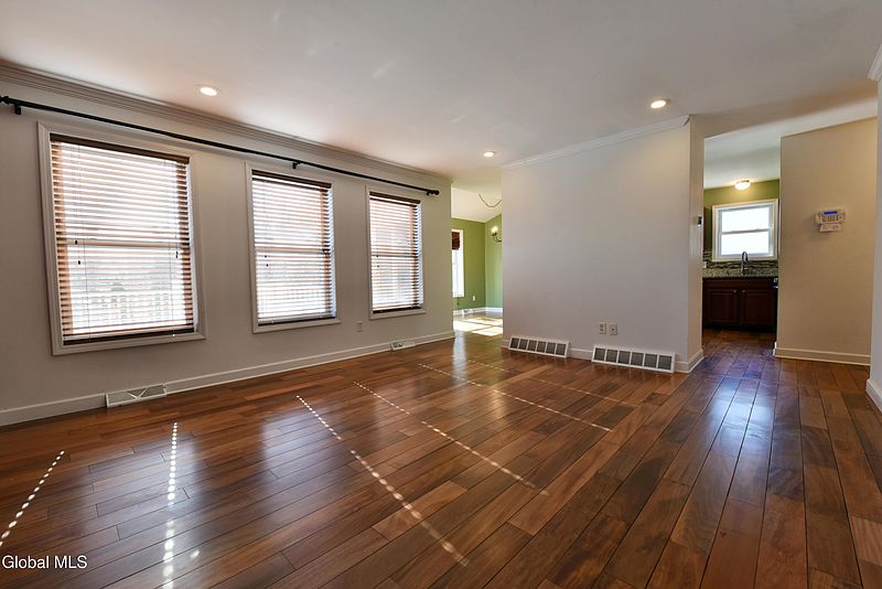 4th image of 16 Red Oak Drive