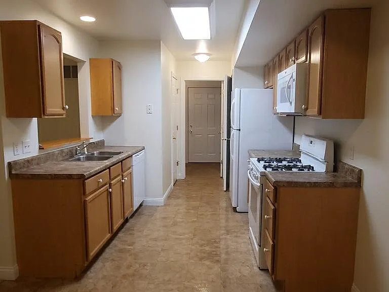 915 S 20th St — Photo 3