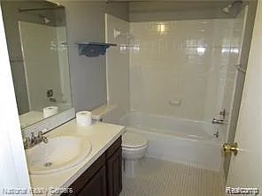 42106 Gladwin St — Photo 16
