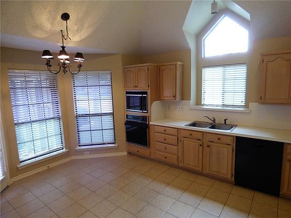 3rd image of 18611 Vista Del Sol