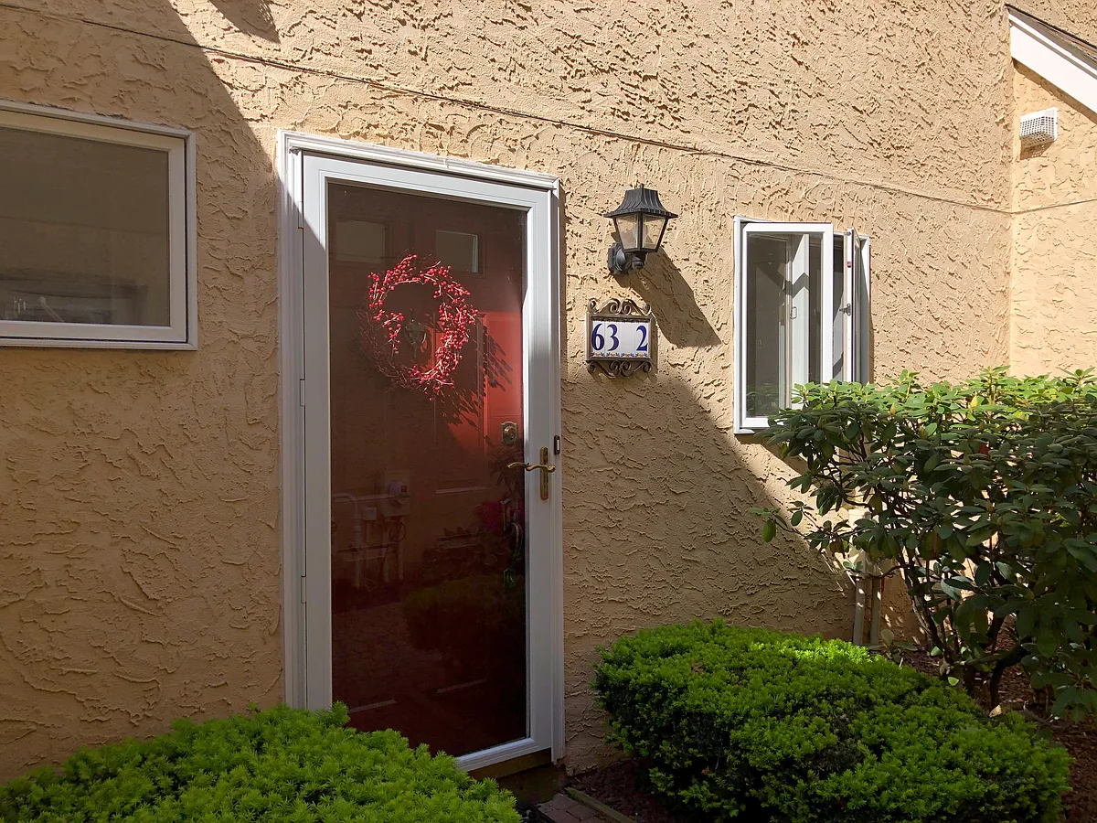 Your own front door - 63 Dale Ave #B2