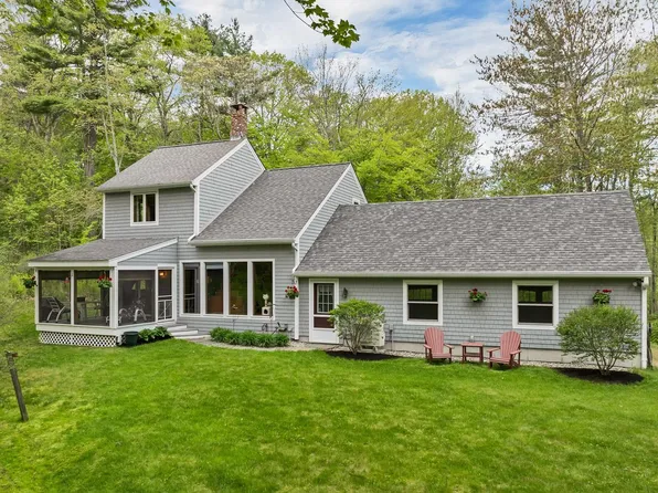29 Lakeview Drive, Wolfeboro, NH 03894