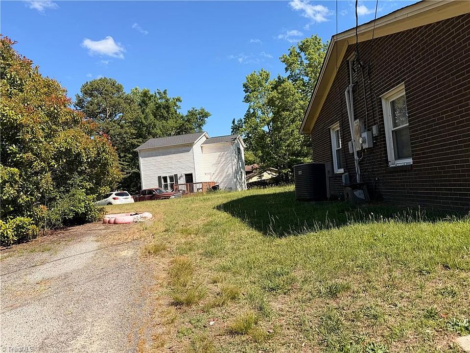 2nd image of 504 Lynn Dr
