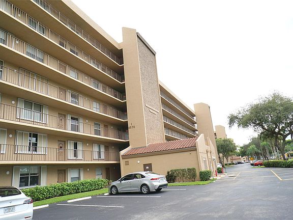2nd image of 4570 NW 18th Avenue #403