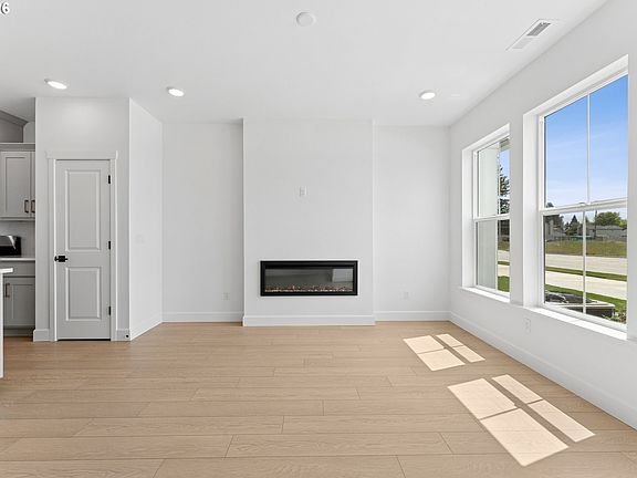 4th image of 8583 SE Kinnaman St
