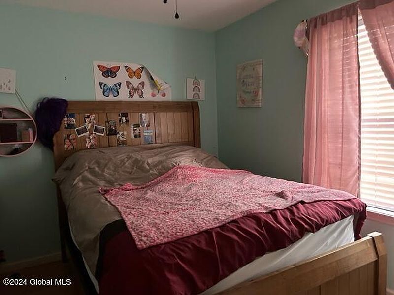 5th image of 44 Mallory Avenue