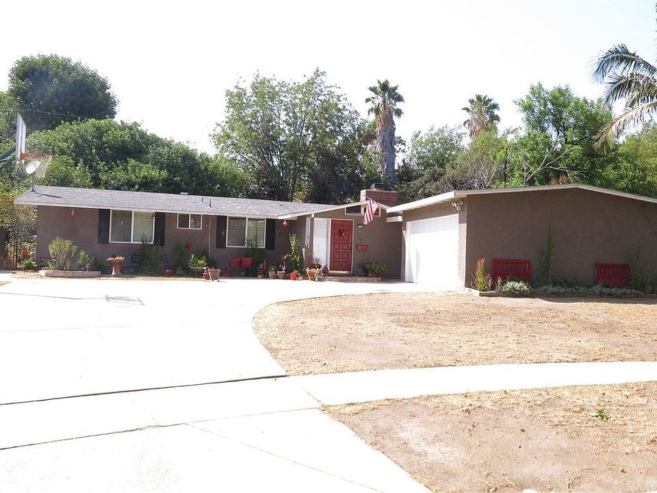 2nd image of 751 N Dexford Dr