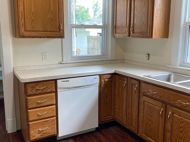 326 E Liberty St — Photo 4