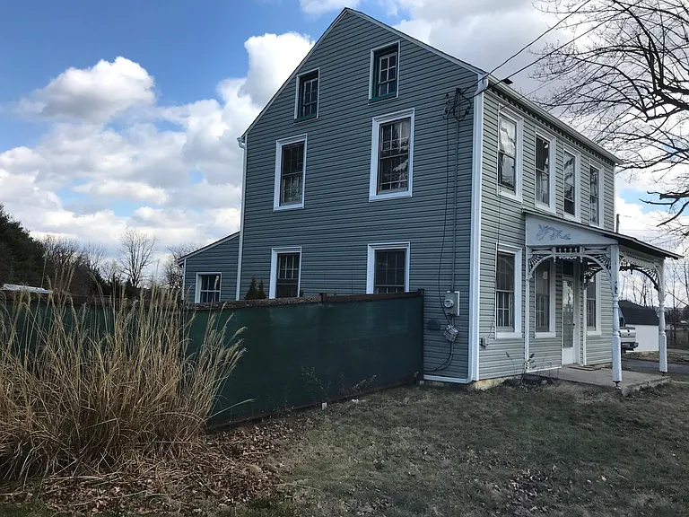 2441 Highway 100 — Photo 2