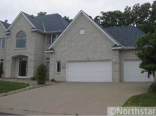 8452 Marsh Creek Rd, Woodbury, MN 55125