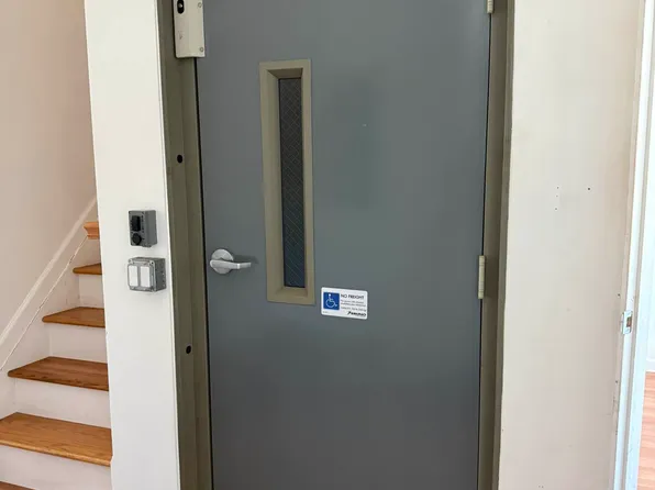 3626 Bayview Avenue image 10 of 32