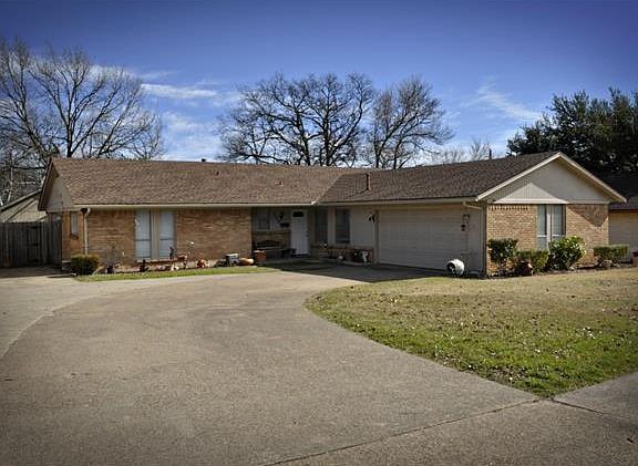 2nd image of 306 Park Ln