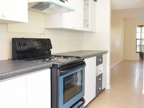 3rd image of 9481 NW 39th Pl