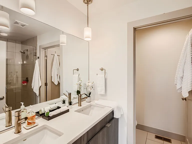 2407 Court Pl — Photo 16