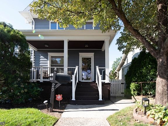 2nd image of 20 Twain Pl