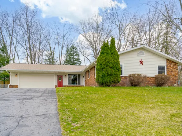 5458 Lindenwood St, Kalamazoo, MI 49004