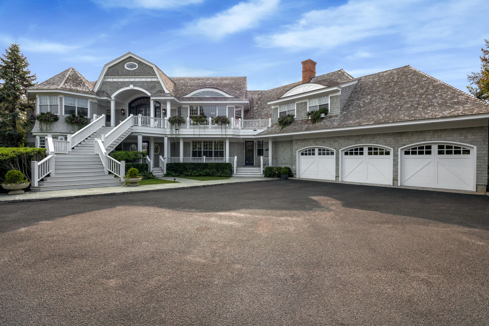 28 Halsey Ave, Westhampton Beach, NY 11978 Out East