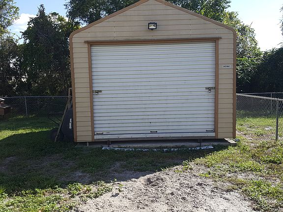 3rd image of 745 Waterbridge Dr SW