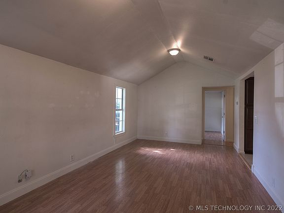 4th image of 211 W Galveston St
