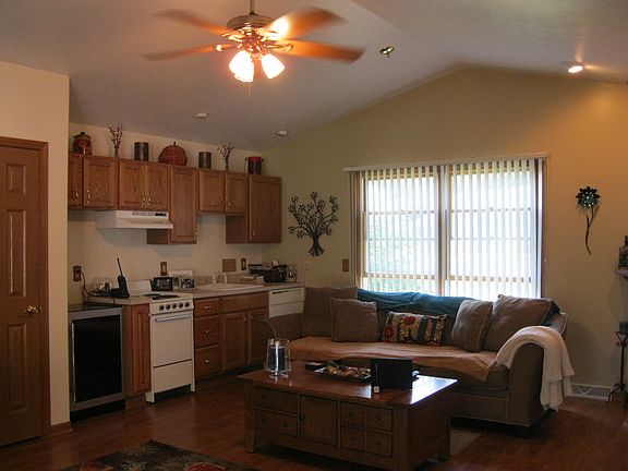 InLawSuite-KitchenGrtRmFP!