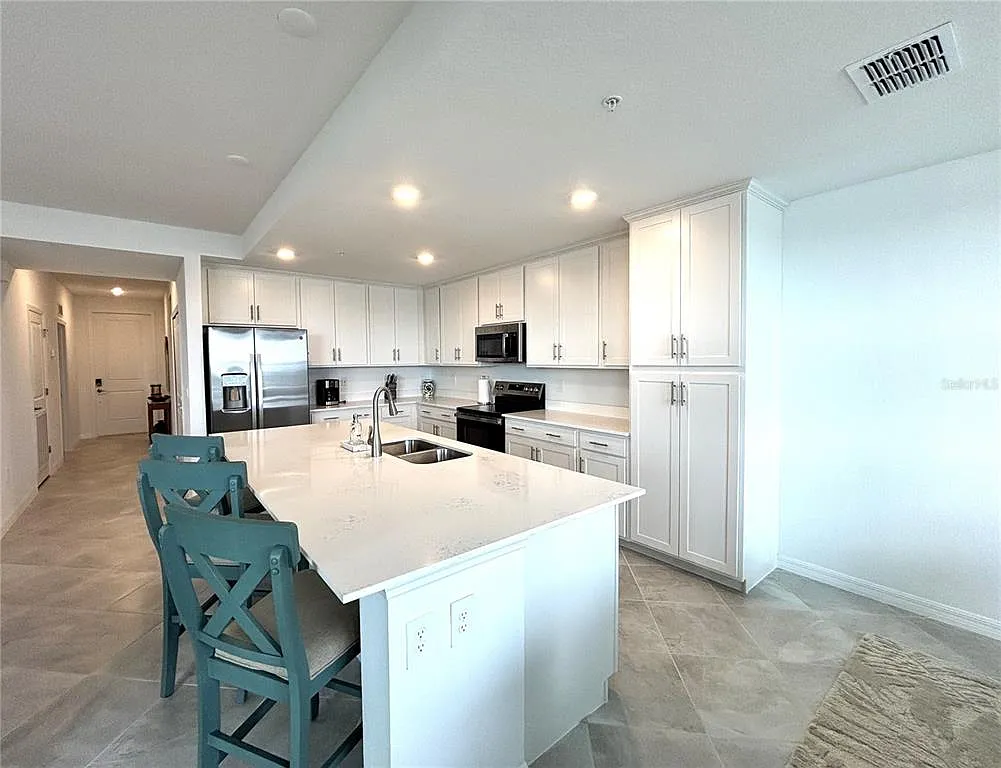 2 bed, 2.0 bath, 1120 sqft, $6,000 — Photo 4