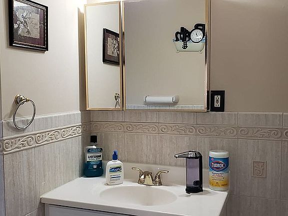 Upstairs Bathroom - Angle 3
