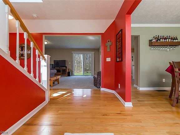 3rd image of 942 Devonshire Ave