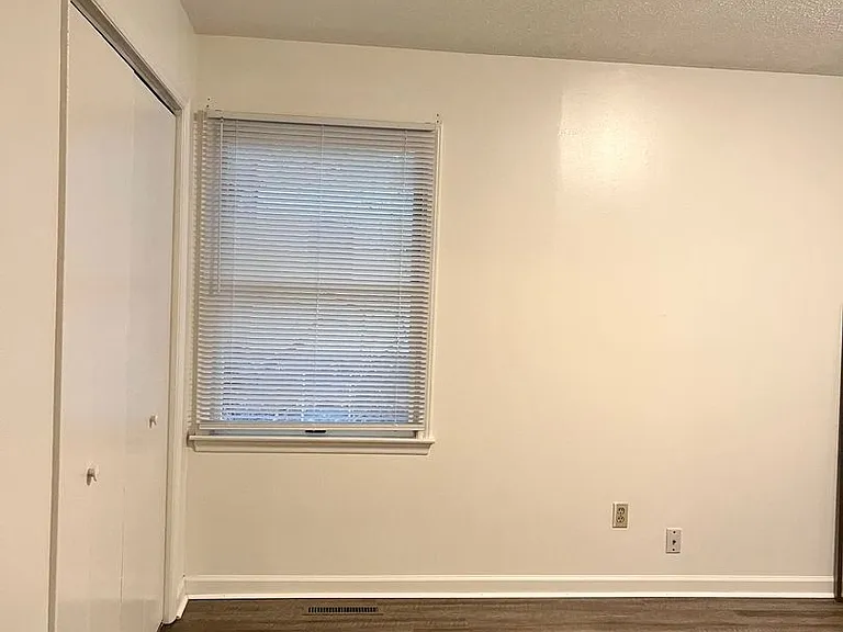 1477 Sandy Cir — Photo 37