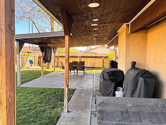 5th image of 1158 S Oro Ave