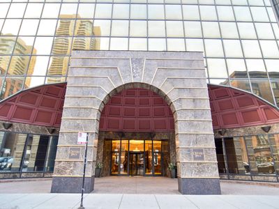 10 E Ontario St APT 1211, Chicago, IL, 60611