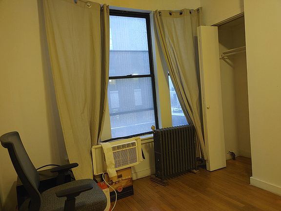 4th image of 204 Livingston St APT 41