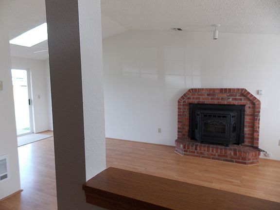 5th image of 9949 Beth Ct SE