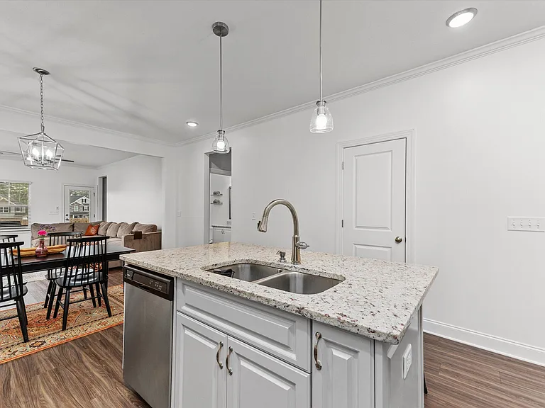 975 Newburn Dr — Photo 21