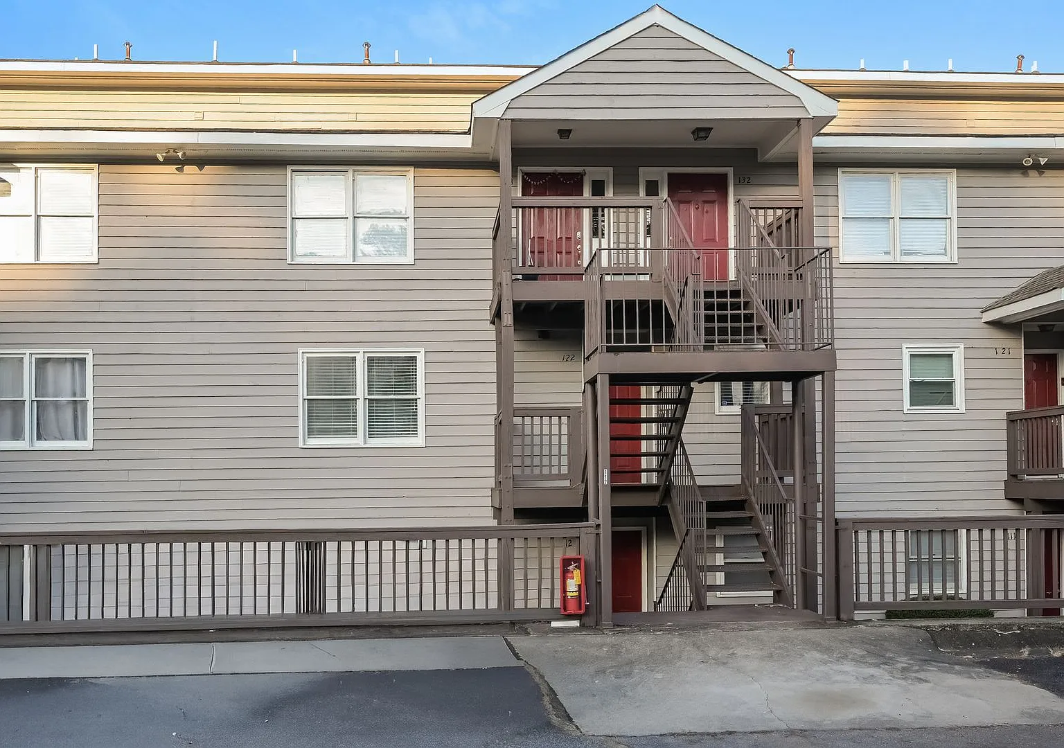 Rent Special + 100% Off App Fee! Updated 3br Condo Minutes From Downtown Athens — Photo 2