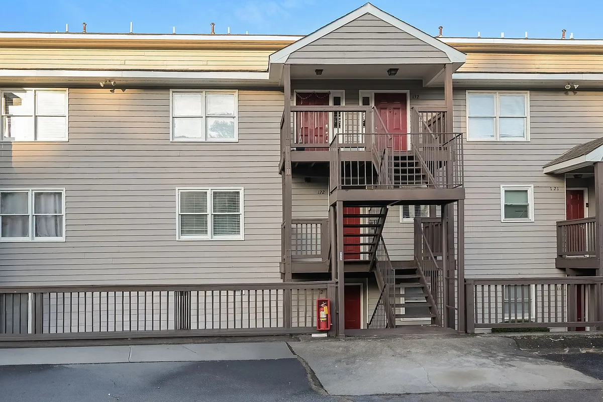 Building Photo - 2505 W Broad St #122