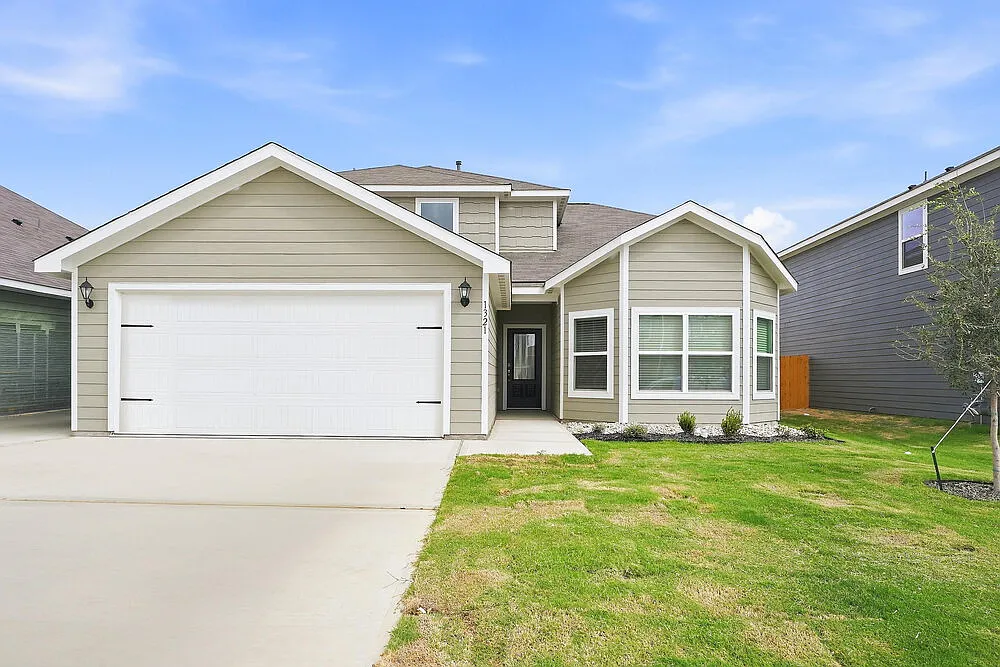 4 bed, 2.5 bath, 2131 sqft, $2,520 — Photo 1