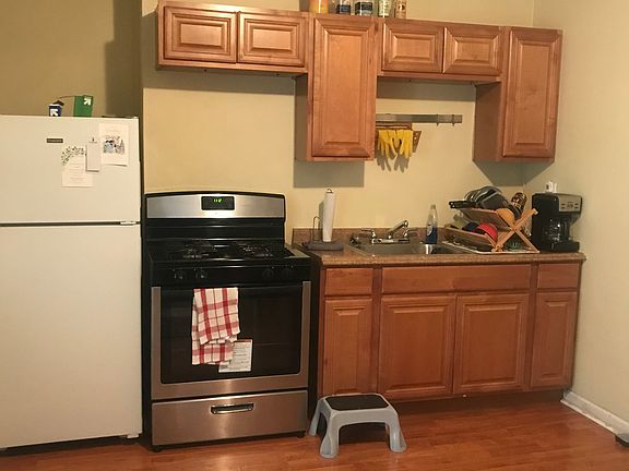 5th image of 246 S Mathilda St #3A