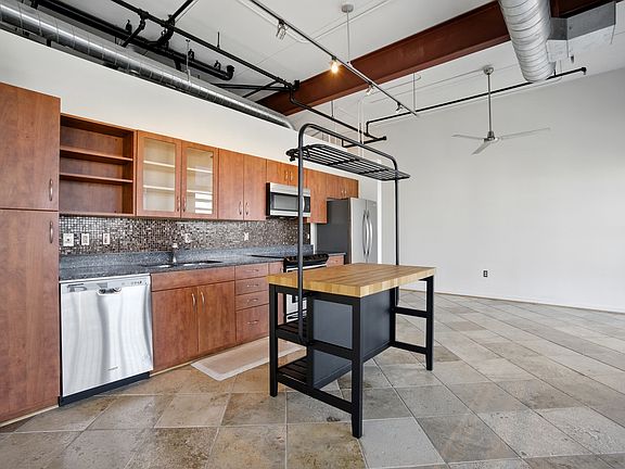 5th image of 221 Market St Unit 325