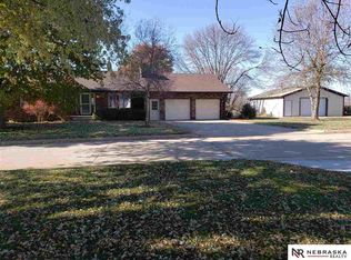 602 Maple St, Kennard, NE 68034