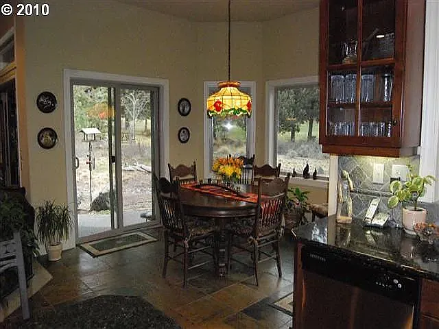 4 bed, 3.5 bath, 3871 sqft, $6,500 — Photo 2